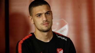 Merih Demiral Forma Bağışı